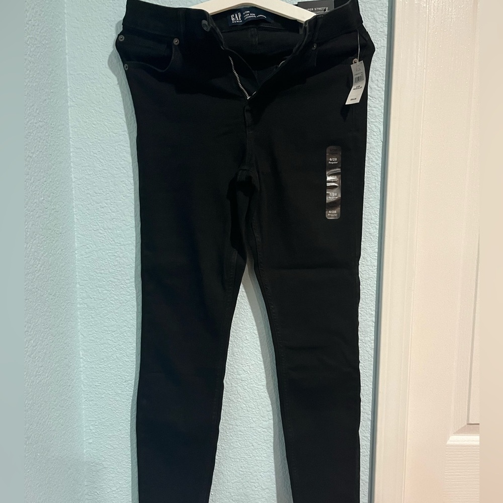 Women’s GAP black straight high rise super stretch jeans size 6/28 R brand new
